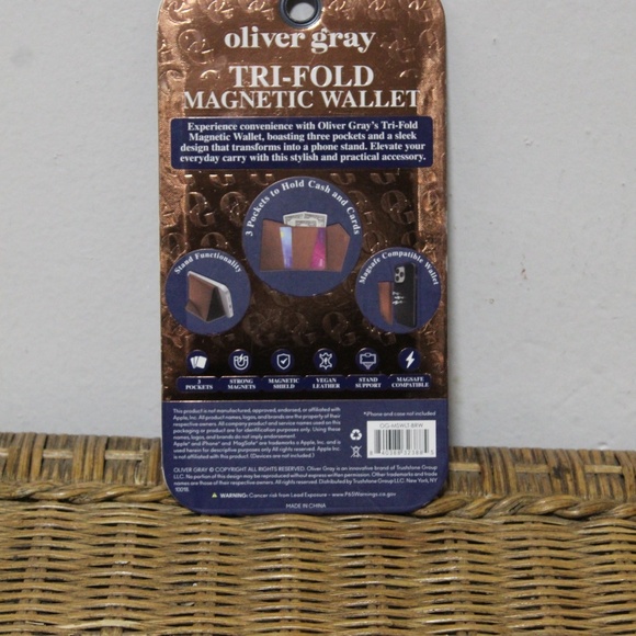 Oliver Gray Tri-Fold Magnetic Wallet.  MagSafe Compatible. - Picture 4 of 5